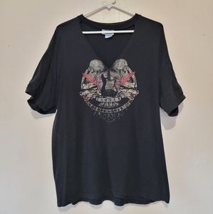 Black graphic tshirt
